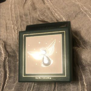 NWOT Eucalyptus Aloe Moisturizer Bath Bar - in a Green and Gold sealed Gift Box.